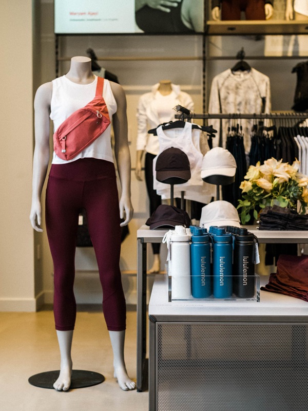 Alo Yoga - Yoga Clothing - Palisades Village