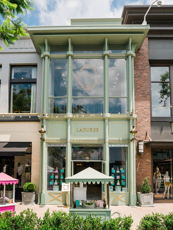 the green facade of laduree