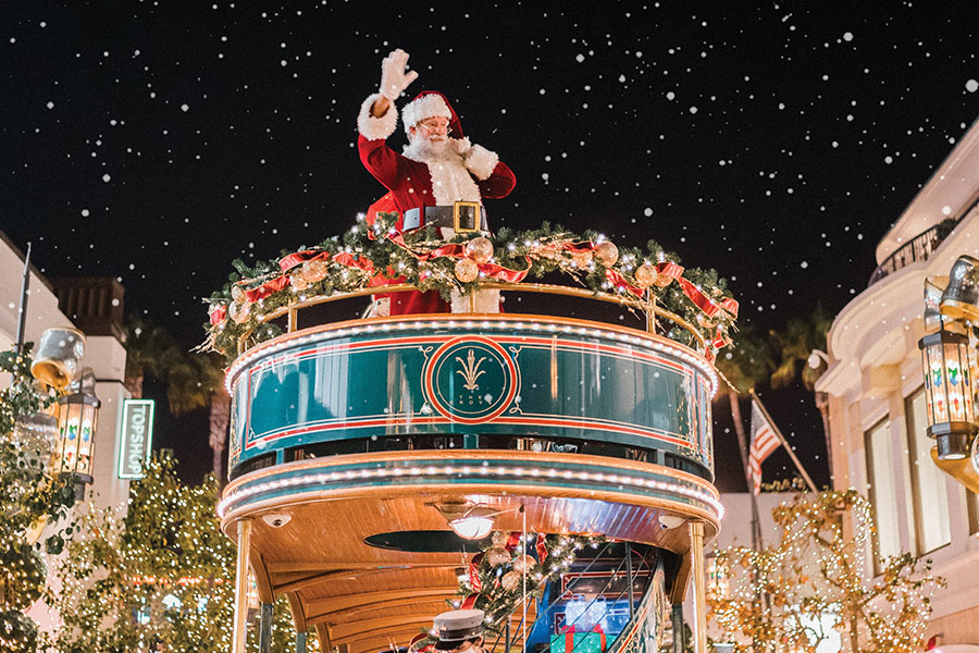 Santa & Snowfall