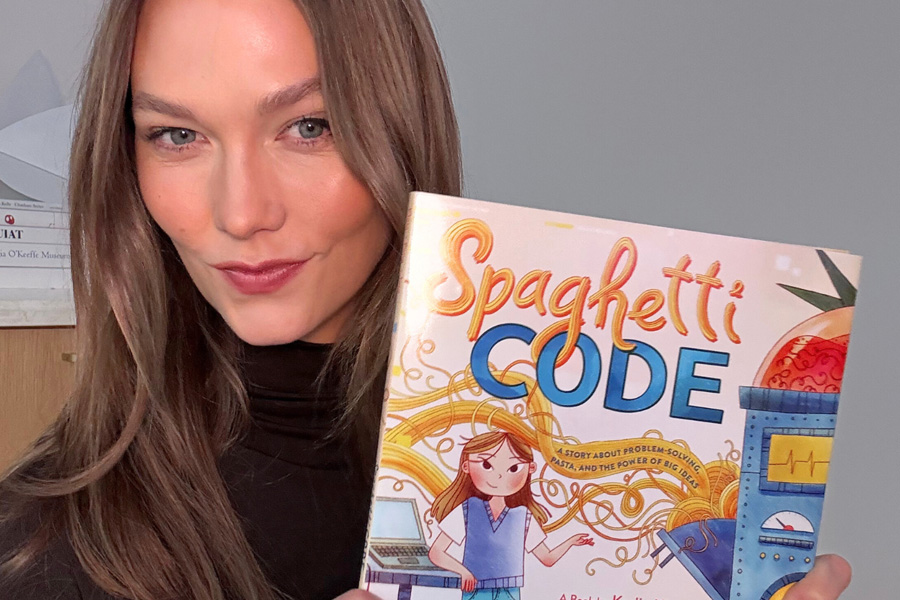 Karlie Kloss Reads Spaghetti Code at Barnes & Noble